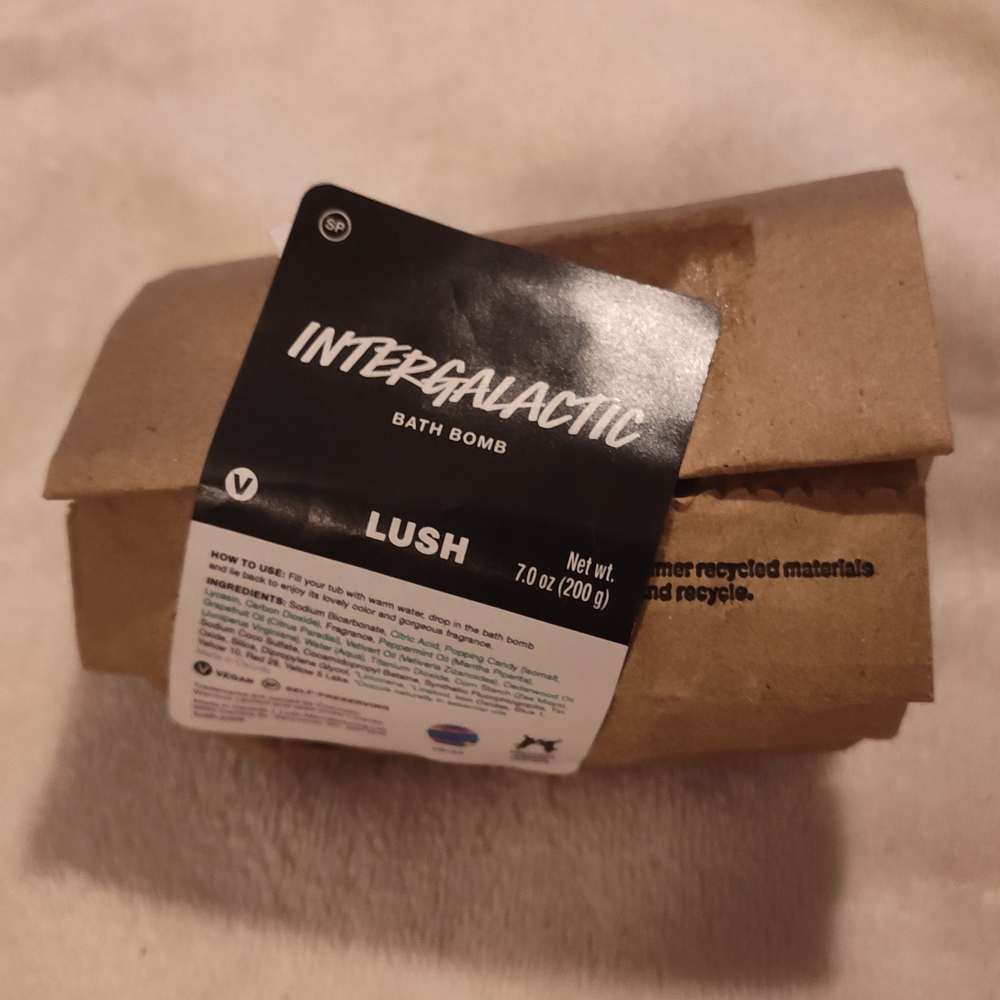 Lush Intergalactic Bath Bomb
